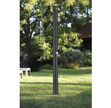 Douche de jardin pour une utilisation en extérieur sur une pelouse