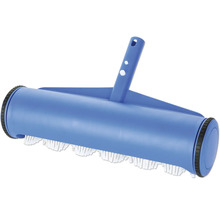 Brosse de piscine pour le nettoyage des piscines