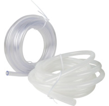 Deux rouleaux de tuyaux transparents et blancs