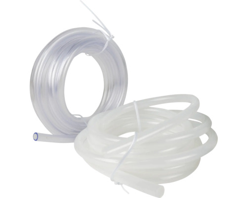 Deux rouleaux de tuyaux transparents et blancs