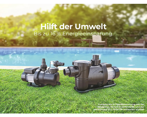 Zwei schwarze Poolpumpen auf Rasen vor einem Pool, die bis zu 16 Prozent Energie sparen.