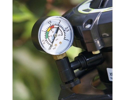 Manometer zur Druckmessung an einer Pumpe