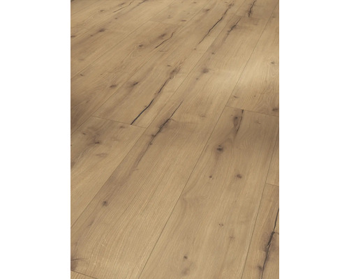 Pose de stratifié avec structure en bois