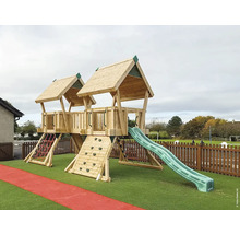 Aire de jeux en bois avec mur d''escalade, filet et toboggan pour enfants