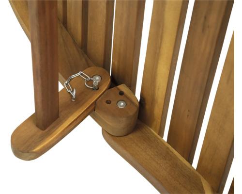 Gros plan d''une chaise de jardin en bois avec raccord à chaîne