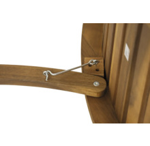 Vue détaillée d''un meuble en bois avec une fermeture à crochet.