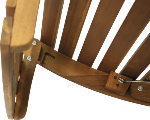 Vue détaillée d''une chaise en bois avec des assemblages vissés