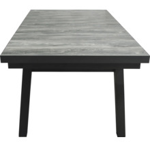 Table de salle à manger avec aspect bois et structure foncée