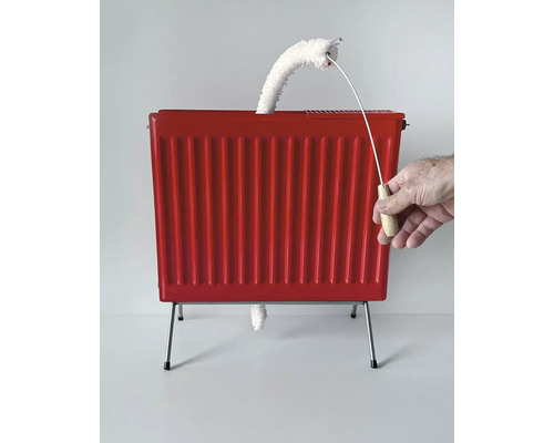 Radiateur rouge avec brosse de nettoyage pour le nettoyage des radiateurs