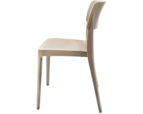 Stuhl aus Kunststoff, Seitenansicht