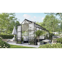 Serre avec coin salon dans le jardin
