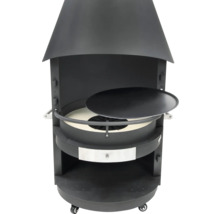 Schwarzer Holzkohlegrill mit Abzugshaube und runder Grillplatte