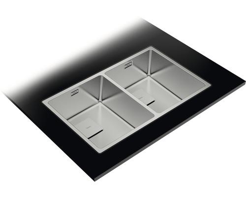 Edelstahlspüle mit zwei Becken in schwarzer Arbeitsplatte