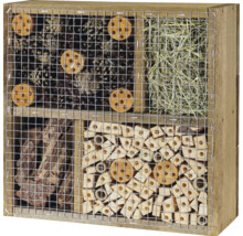 Hôtel à insectes avec différents matériaux de remplissage pour différents types d''insectes.