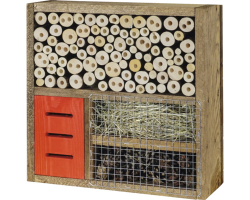 Hôtel à insectes en bois avec différents matériaux de remplissage pour différentes espèces d''insectes.