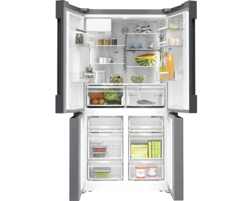 Geöffneter Kühlschrank mit Lebensmitteln