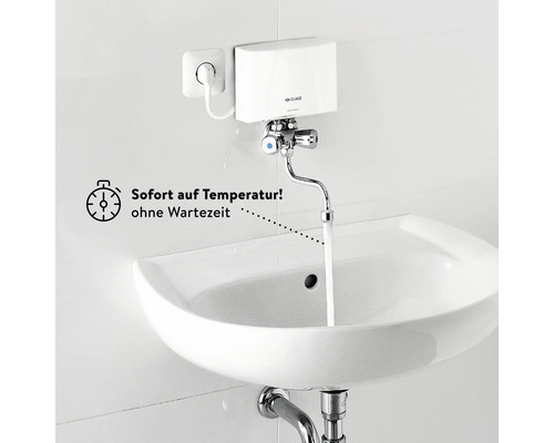 Durchlauferhitzer am Waschbecken mit fließendem Wasser