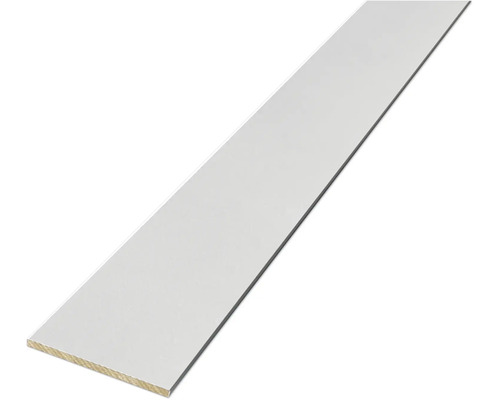 Une seule latte en bois blanche.