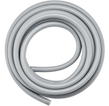 Tuyau en PVC gris enroulé