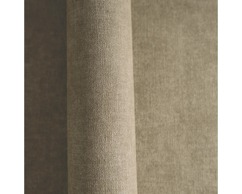 Nahaufnahme einer Rolle Stoff für Polsterarbeiten