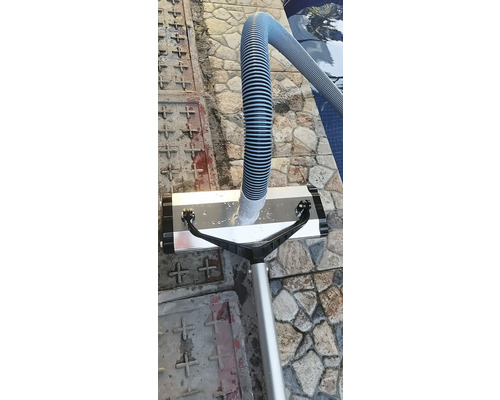 Nettoyeur de piscine avec tuyau pour le nettoyage de la piscine