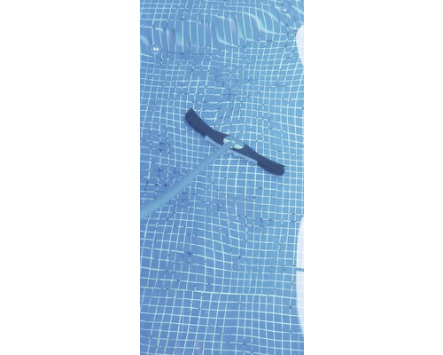 Nettoyeur de piscine sous l''eau