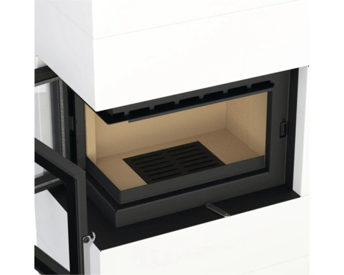 Offener Kaminofen mit Feuerraum und Rost