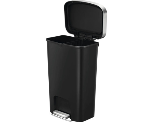 Poubelle à pédale avec couvercle ouvert