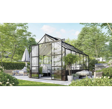 Vue de jardin avec serre, sièges et barbecue