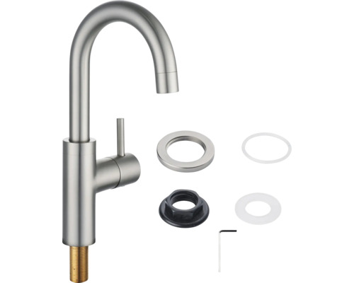 Wasserhahn aus Metall mit Zubehör