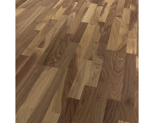 Plancher en bois posé en motif à chevrons
