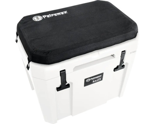 Weisse Kühlbox mit schwarzem Sitzkissen und Petromax Logo