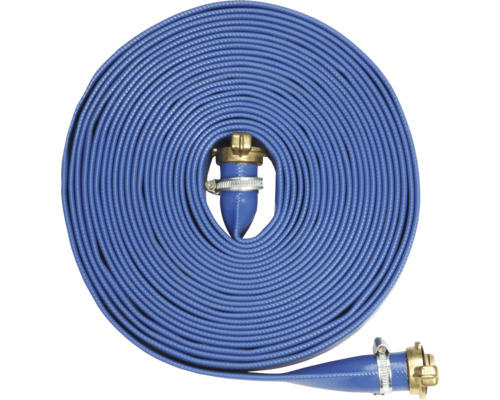 Gerollter blauer Feuerwehrschlauch mit Anschlussstücken