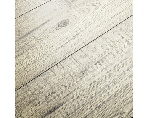 Plancher en bois stratifié clair