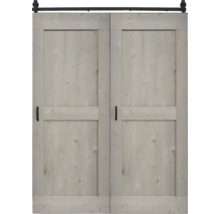 Doppelte Schiebetür aus Holz mit Beschlägen