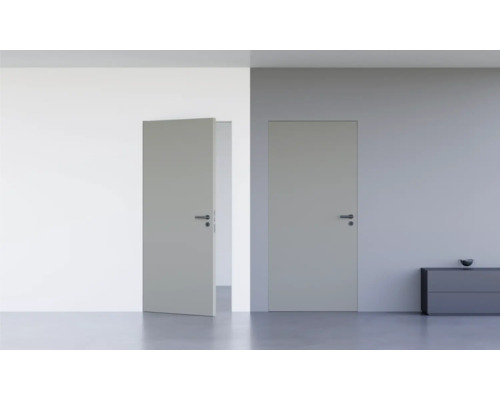 Pertura Wandbündige Zimmertür Vidar HPL RAL 7037 staubgrau 758x2376 mm inkl. Blockzarge wandbündig, Magnetfallenschloss unverschließbar (UV) Schwarz DIN Links (nach außen öffnend) Zwei Zimmertüren, eine geöffnet und eine geschlossen, in einem hellen Raum