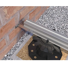 Montage einer Terrassenunterkonstruktion mit Wandanschluss