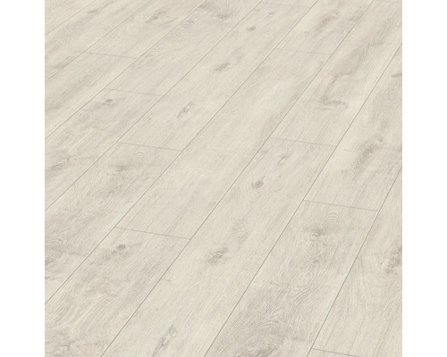 Heller Laminatboden mit Holzoptik