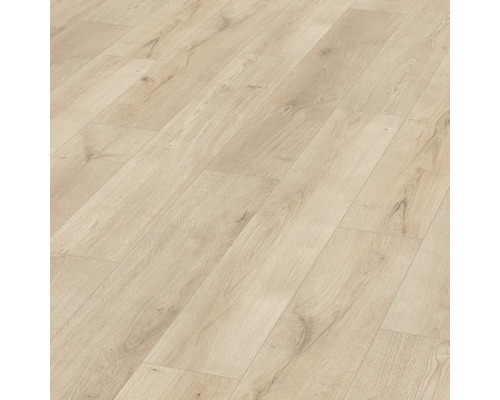 Heller Laminatboden in Holzoptik für Innenräume.