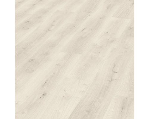 Heller Laminatboden mit Holzoptik