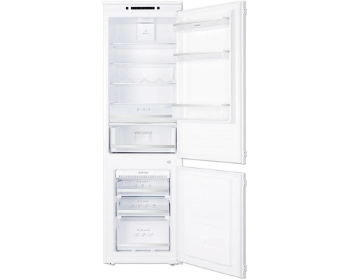 Réfrigérateur ouvert avec plusieurs étagères et tiroirs