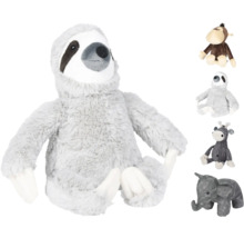 Diverses peluches, dont un paresseux, un singe, une girafe et un éléphant