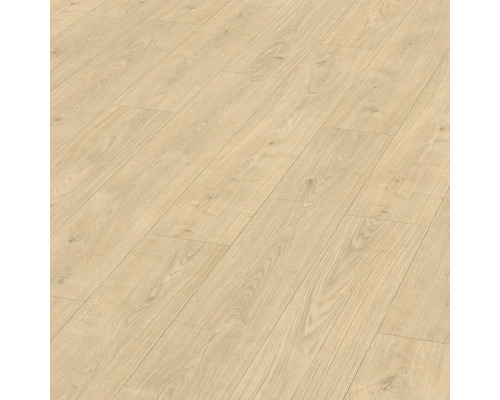 Pose de lames de stratifié clair avec texture bois