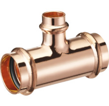 T-Stück aus Kupfer für die Installation von Rohrleitungen