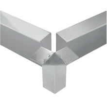 Drei verzinkte Vierkantrohre, die durch eine verzinkte Pyramide verbunden sind