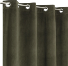 Rideau en velours côtelé avec œillets de suspension sur une tringle