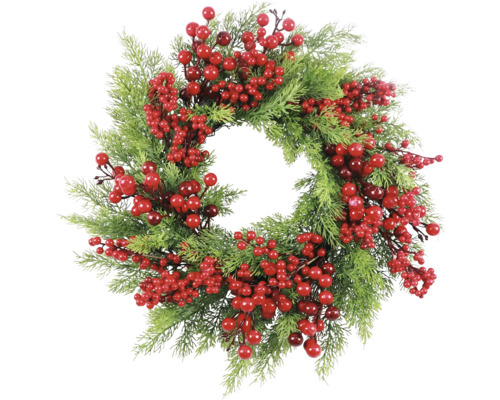 Couronne décorative avec des baies et des branches de sapin comme décoration festive