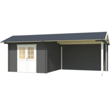 Maison en madriers avec double porte et auvent