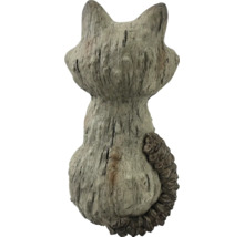 Vue arrière d''une figurine décorative de chat en pierre