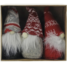 Trois nains avec des bonnets tricotés et de longues barbes dans une boîte